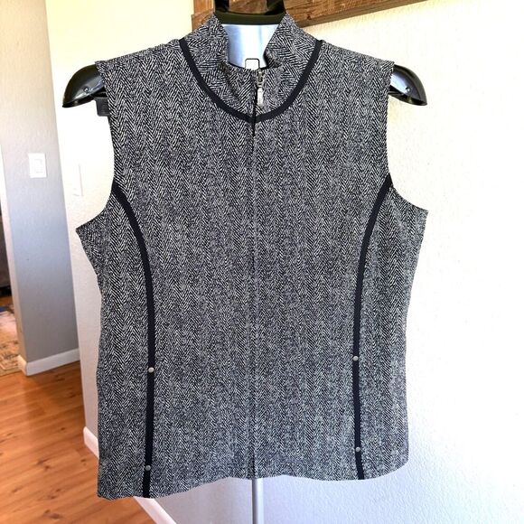 Chico's Zenergy Athletic Golf Outdoor Equestrian Preppy Tennis Workout Vest 1/M - Picture 1 of 5